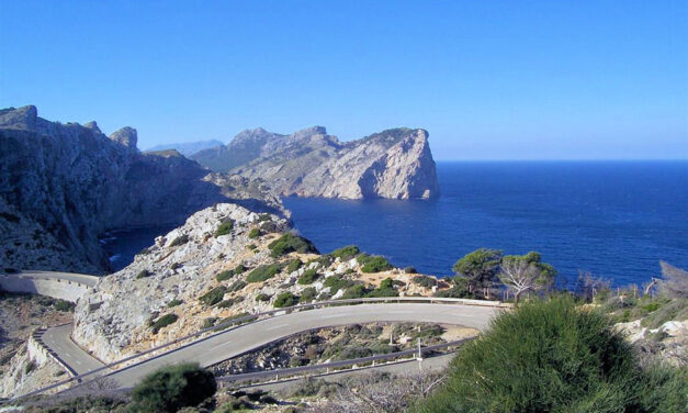 Traffic regulation at the Formentor lighthouse