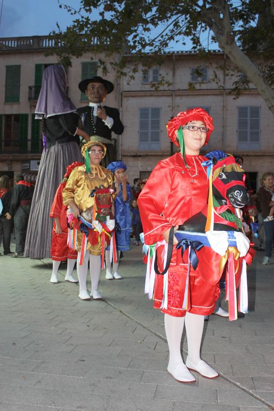 Mallorquinischen Tänze der „Cavallets” (Pferdchen)