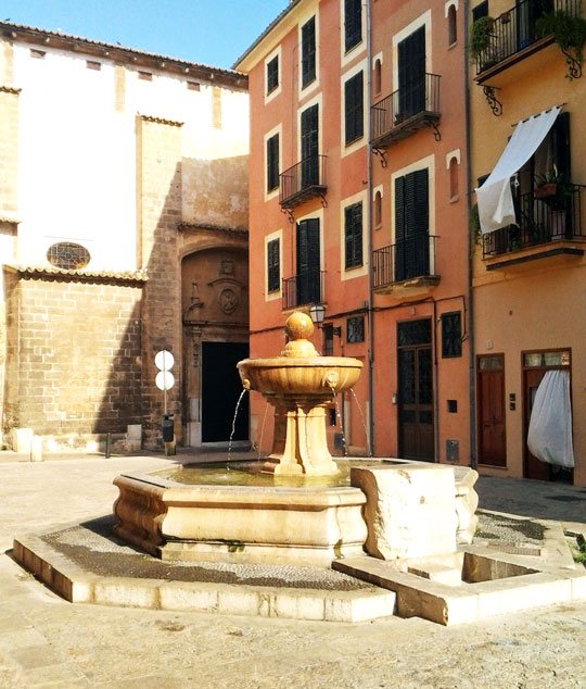 La plaza de Sant Jeroni aúna el pasado cultural de Mallorca